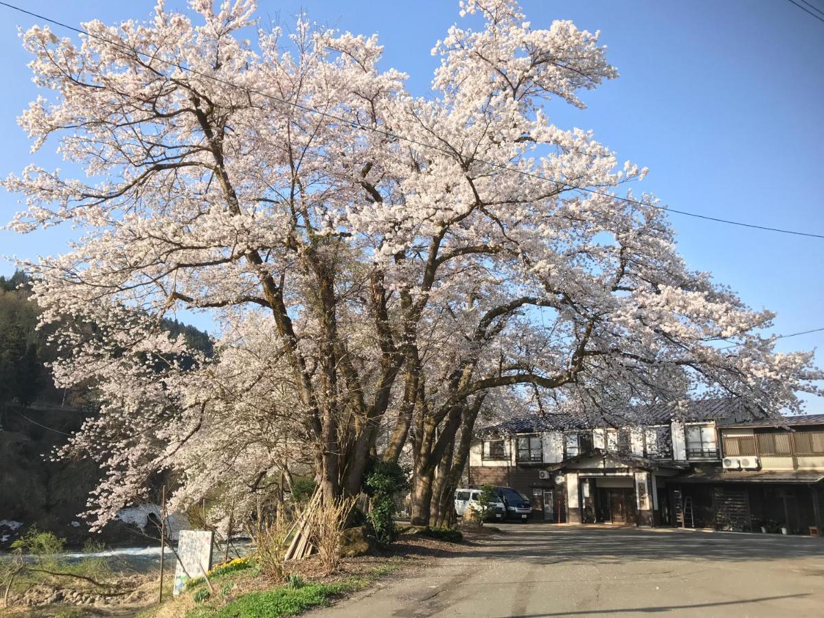 ホテル 越後田中温泉 しなの荘 津南町 エクステリア 写真